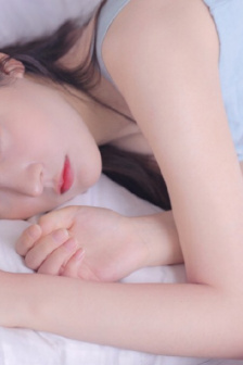女人两腿张开图片